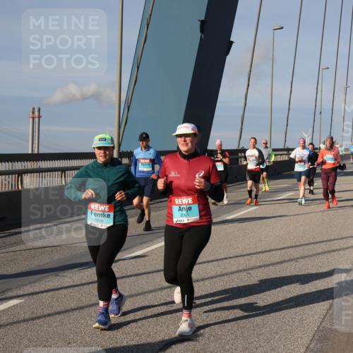 03.10.2025 - Köhlbrandbrückenlauf Julia Fischer http://msf.ph/oto/9004566 03.10.2025 09:49:10 Position 2 1418, 2061 meine-sportfotos.de