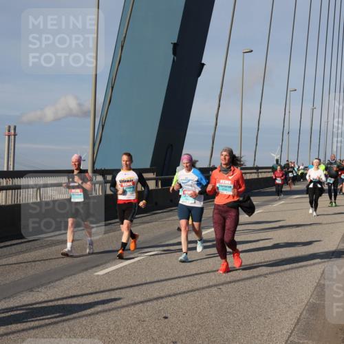 03.10.2025 - Köhlbrandbrückenlauf Julia Fischer http://msf.ph/oto/9004569 03.10.2025 09:49:13 Position 2  meine-sportfotos.de