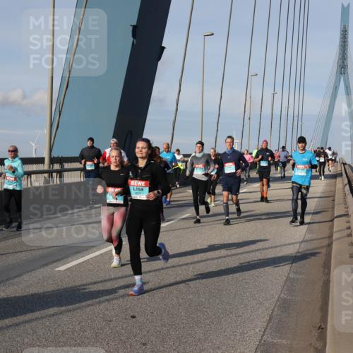 03.10.2025 - Köhlbrandbrückenlauf Julia Fischer http://msf.ph/oto/9004611 03.10.2025 09:49:26 Position 2 1829 meine-sportfotos.de