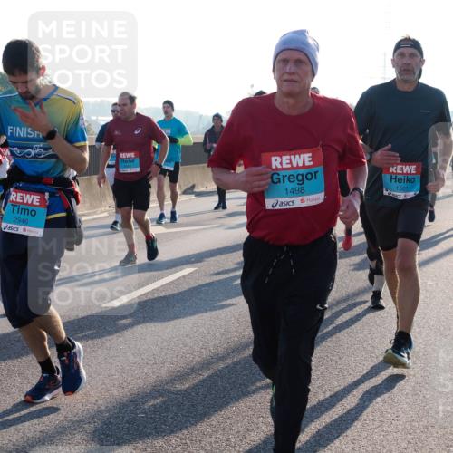 03.10.2025 - Köhlbrandbrückenlauf Fabian Wolf http://msf.ph/oto/9004615 03.10.2025 09:18:49 Position 3 2134, 2946, 1498, 1501 meine-sportfotos.de