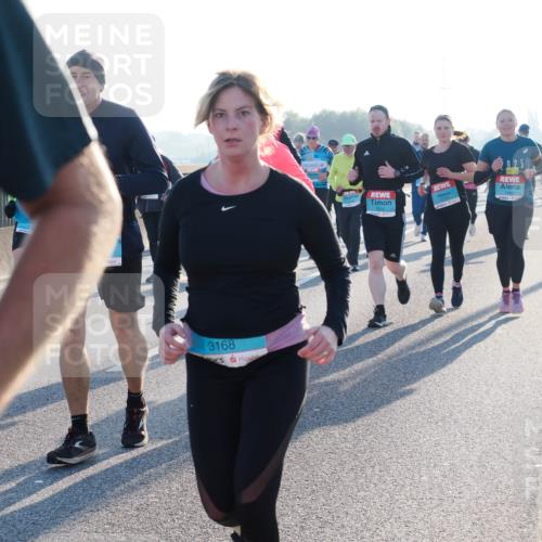 03.10.2025 - Köhlbrandbrückenlauf Fabian Wolf http://msf.ph/oto/9004722 03.10.2025 09:18:51 Position 3 3168, 3515, 3724, 025, 1460 meine-sportfotos.de