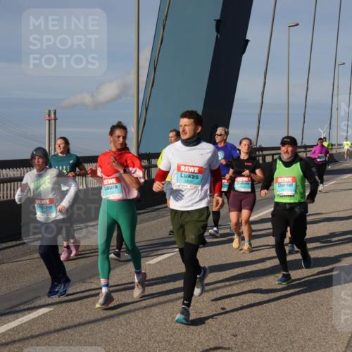 03.10.2025 - Köhlbrandbrückenlauf Julia Fischer http://msf.ph/oto/9004736 03.10.2025 09:49:55 Position 2 25, 1206, 3208 meine-sportfotos.de