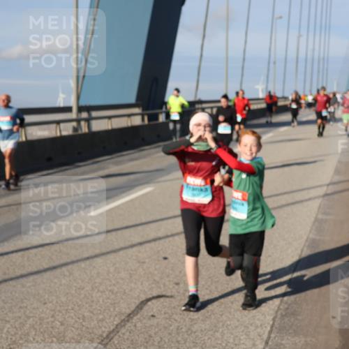 03.10.2025 - Köhlbrandbrückenlauf Julia Fischer http://msf.ph/oto/9004771 03.10.2025 09:50:03 Position 2  meine-sportfotos.de