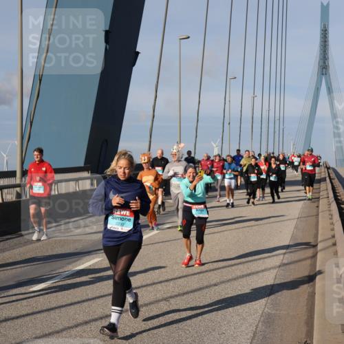03.10.2025 - Köhlbrandbrückenlauf Julia Fischer http://msf.ph/oto/9004913 03.10.2025 09:50:35 Position 2  meine-sportfotos.de