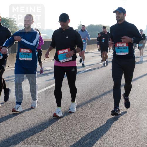 03.10.2025 - Köhlbrandbrückenlauf Fabian Wolf http://msf.ph/oto/9004931 03.10.2025 09:18:57 Position 3 140, 1675, 3799, 1605 meine-sportfotos.de