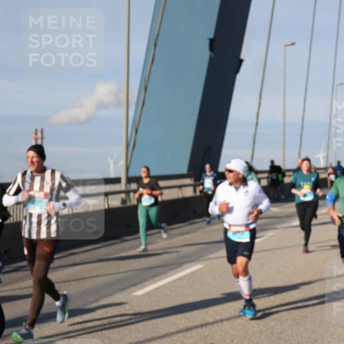 03.10.2025 - Köhlbrandbrückenlauf Julia Fischer http://msf.ph/oto/9005166 03.10.2025 09:51:12 Position 2  meine-sportfotos.de