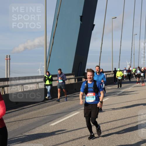 03.10.2025 - Köhlbrandbrückenlauf Julia Fischer http://msf.ph/oto/9005200 03.10.2025 09:51:24 Position 2 1591, 2812 meine-sportfotos.de