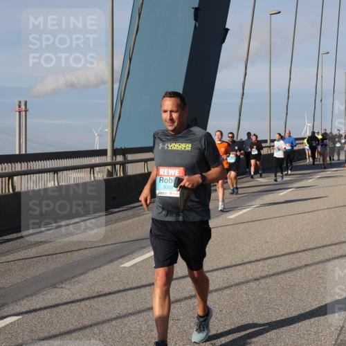 03.10.2025 - Köhlbrandbrückenlauf Julia Fischer http://msf.ph/oto/9005288 03.10.2025 09:51:46 Position 2 3069 meine-sportfotos.de