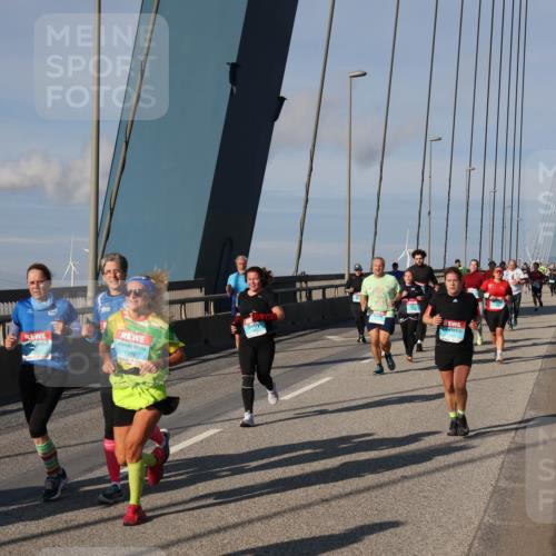 03.10.2025 - Köhlbrandbrückenlauf Julia Fischer http://msf.ph/oto/9005400 03.10.2025 09:52:07 Position 2 1879 meine-sportfotos.de