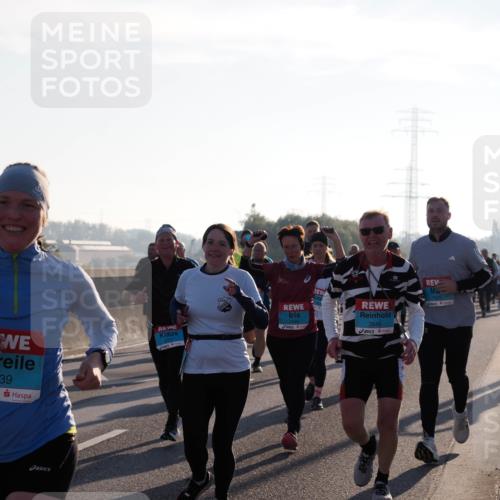 03.10.2025 - Köhlbrandbrückenlauf Fabian Wolf http://msf.ph/oto/9005478 03.10.2025 09:19:15 Position 3 3539, 3017, 1505, 3540 meine-sportfotos.de
