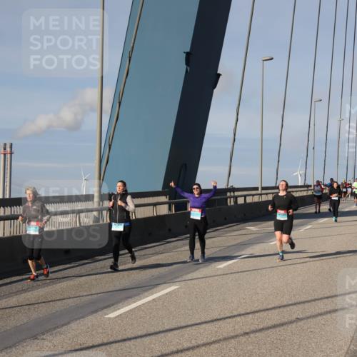03.10.2025 - Köhlbrandbrückenlauf Julia Fischer http://msf.ph/oto/9005480 03.10.2025 09:52:25 Position 2  meine-sportfotos.de