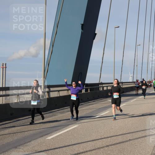 03.10.2025 - Köhlbrandbrückenlauf Julia Fischer http://msf.ph/oto/9005488 03.10.2025 09:52:26 Position 2  meine-sportfotos.de