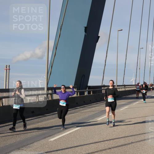 03.10.2025 - Köhlbrandbrückenlauf Julia Fischer http://msf.ph/oto/9005496 03.10.2025 09:52:27 Position 2  meine-sportfotos.de