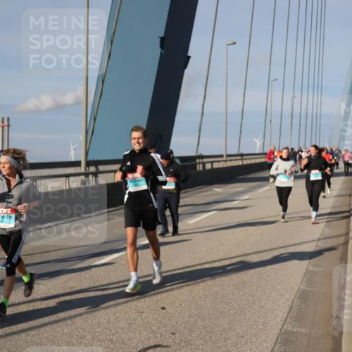 03.10.2025 - Köhlbrandbrückenlauf Julia Fischer http://msf.ph/oto/9005650 03.10.2025 09:52:56 Position 2  meine-sportfotos.de