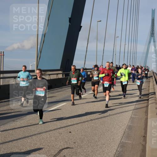 03.10.2025 - Köhlbrandbrückenlauf Julia Fischer http://msf.ph/oto/9005792 03.10.2025 09:53:24 Position 2 2641 meine-sportfotos.de