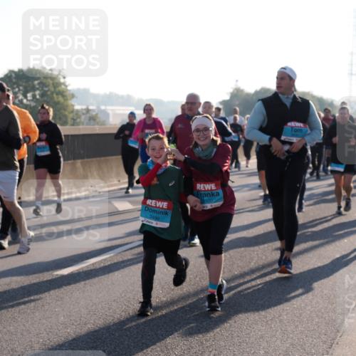 03.10.2025 - Köhlbrandbrückenlauf Fabian Wolf http://msf.ph/oto/9005892 03.10.2025 09:19:26 Position 3 3499, 3500, 3435 meine-sportfotos.de