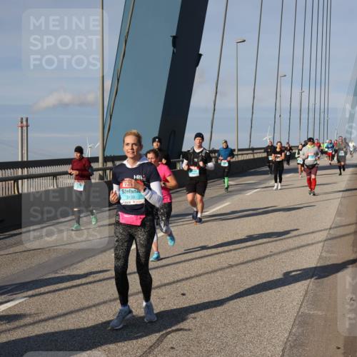 03.10.2025 - Köhlbrandbrückenlauf Julia Fischer http://msf.ph/oto/9005898 03.10.2025 09:53:46 Position 2 3150 meine-sportfotos.de