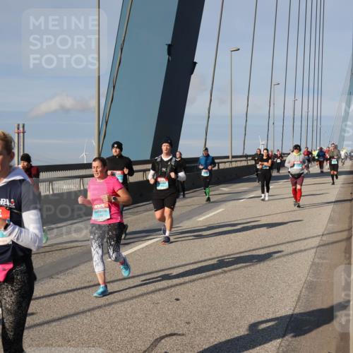03.10.2025 - Köhlbrandbrückenlauf Julia Fischer http://msf.ph/oto/9005903 03.10.2025 09:53:47 Position 2 3157, 3150 meine-sportfotos.de