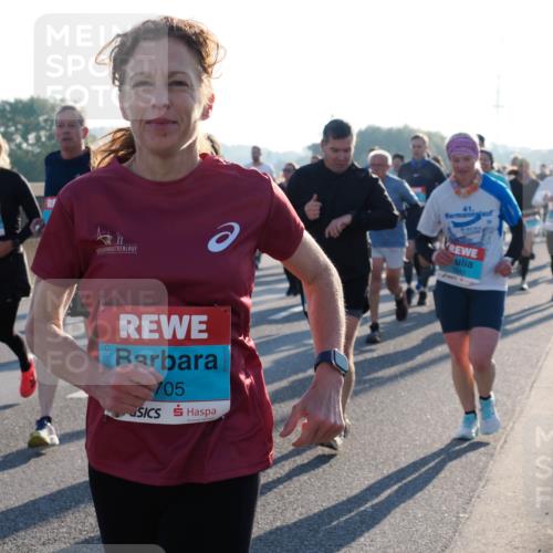 03.10.2025 - Köhlbrandbrückenlauf Fabian Wolf http://msf.ph/oto/9006023 03.10.2025 09:19:30 Position 3 100, 705, 41, 1640 meine-sportfotos.de