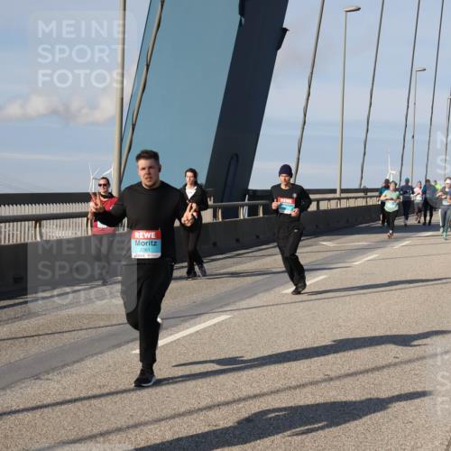 03.10.2025 - Köhlbrandbrückenlauf Julia Fischer http://msf.ph/oto/9006060 03.10.2025 09:54:21 Position 2 1760, 2361 meine-sportfotos.de