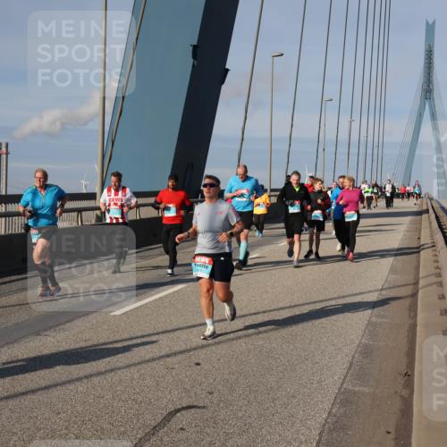 03.10.2025 - Köhlbrandbrückenlauf Julia Fischer http://msf.ph/oto/9006160 03.10.2025 09:54:44 Position 2  meine-sportfotos.de