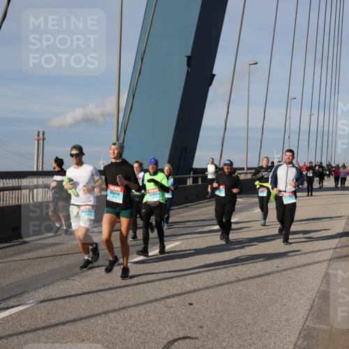 03.10.2025 - Köhlbrandbrückenlauf Julia Fischer http://msf.ph/oto/9006175 03.10.2025 09:54:59 Position 2 2514 meine-sportfotos.de
