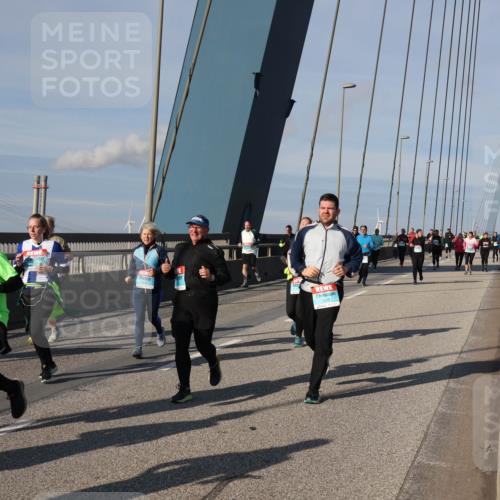 03.10.2025 - Köhlbrandbrückenlauf Julia Fischer http://msf.ph/oto/9006190 03.10.2025 09:55:01 Position 2 2674 meine-sportfotos.de