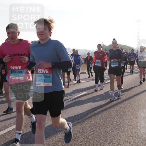 03.10.2025 - Köhlbrandbrückenlauf Fabian Wolf http://msf.ph/oto/9007695 03.10.2025 09:20:18 Position 3 1755, 1753, 1801 meine-sportfotos.de
