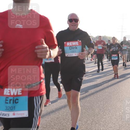 03.10.2025 - Köhlbrandbrückenlauf Fabian Wolf http://msf.ph/oto/9008024 03.10.2025 09:20:27 Position 3 3201, 1303 meine-sportfotos.de