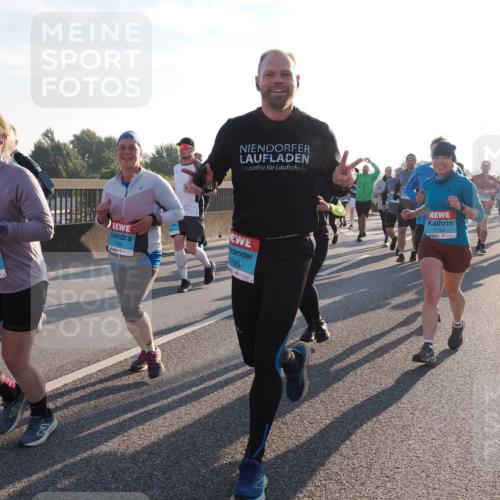 03.10.2025 - Köhlbrandbrückenlauf Fabian Wolf http://msf.ph/oto/9009193 03.10.2025 09:21:00 Position 3 2054, 1746, 1785, 1754 meine-sportfotos.de