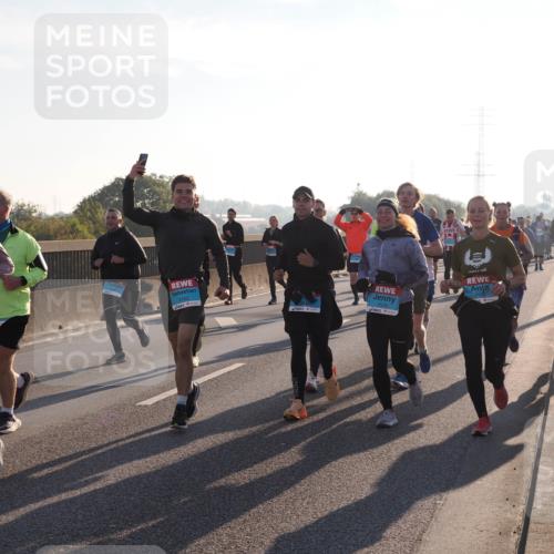 03.10.2025 - Köhlbrandbrückenlauf Fabian Wolf http://msf.ph/oto/9010051 03.10.2025 09:21:23 Position 3 3803, 3162, 3535, 3108 meine-sportfotos.de