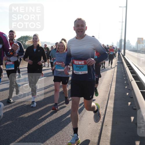 03.10.2025 - Köhlbrandbrückenlauf Fabian Wolf http://msf.ph/oto/9010445 03.10.2025 09:21:43 Position 3 2969, 63142520, 2978, 2977 meine-sportfotos.de