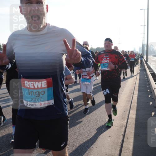 03.10.2025 - Köhlbrandbrückenlauf Fabian Wolf http://msf.ph/oto/9010468 03.10.2025 09:21:43 Position 3 3529, 2977, 2878, 3713, 64 meine-sportfotos.de