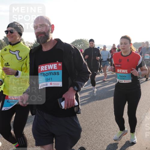 03.10.2025 - Köhlbrandbrückenlauf Fabian Wolf http://msf.ph/oto/9010602 03.10.2025 09:21:48 Position 3 1454, 361, 1941, 3747 meine-sportfotos.de