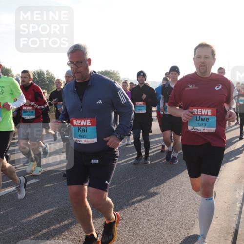 03.10.2025 - Köhlbrandbrückenlauf Fabian Wolf http://msf.ph/oto/9010707 03.10.2025 09:21:52 Position 3 3265, 2855, 1993, 1810, 1883 meine-sportfotos.de