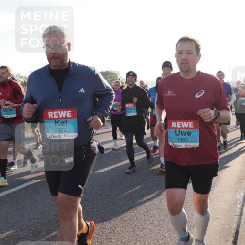 03.10.2025 - Köhlbrandbrückenlauf Fabian Wolf http://msf.ph/oto/9010716 03.10.2025 09:21:52 Position 3 2855, 1993, 1810, 1883 meine-sportfotos.de