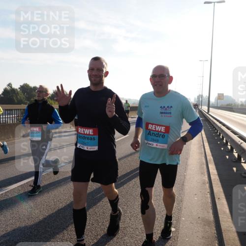 03.10.2025 - Köhlbrandbrückenlauf Fabian Wolf http://msf.ph/oto/9011335 03.10.2025 09:22:18 Position 3 2215, 2847, 2848 meine-sportfotos.de