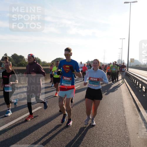 03.10.2025 - Köhlbrandbrückenlauf Fabian Wolf http://msf.ph/oto/9011549 03.10.2025 09:22:27 Position 3 1978, 1709, 3668 meine-sportfotos.de