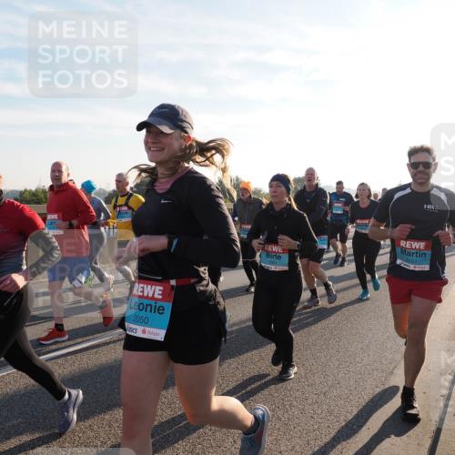 03.10.2025 - Köhlbrandbrückenlauf Fabian Wolf http://msf.ph/oto/9011722 03.10.2025 09:22:37 Position 3 204, 2050, 1051, 3151 meine-sportfotos.de