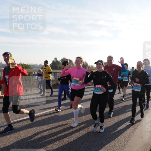 03.10.2025 - Köhlbrandbrückenlauf Fabian Wolf http://msf.ph/oto/9012093 03.10.2025 09:22:54 Position 3 1977, 2114, 2435 meine-sportfotos.de