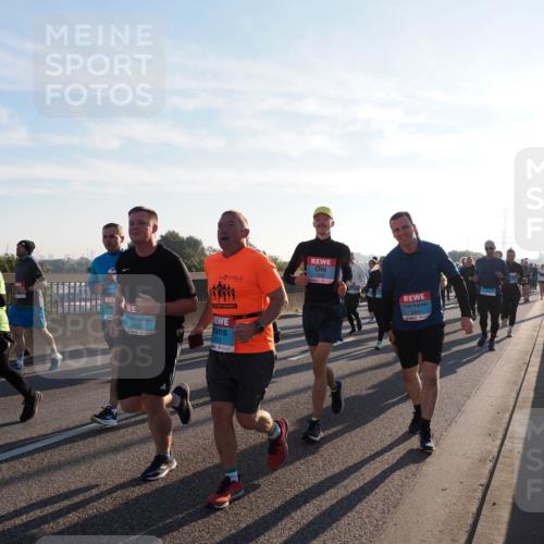 03.10.2025 - Köhlbrandbrückenlauf Fabian Wolf http://msf.ph/oto/9012663 03.10.2025 09:23:25 Position 3 1855, 1853, 1539, 2451 meine-sportfotos.de