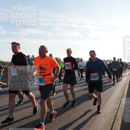 03.10.2025 - Köhlbrandbrückenlauf Fabian Wolf http://msf.ph/oto/9012668 03.10.2025 09:23:25 Position 3 1855, 1853, 1539, 2451 meine-sportfotos.de