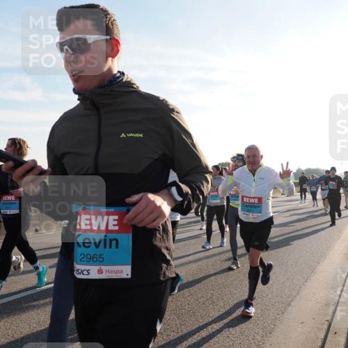 03.10.2025 - Köhlbrandbrückenlauf Fabian Wolf http://msf.ph/oto/9013087 03.10.2025 09:23:41 Position 3 2976, 3701, 2965, 3675 meine-sportfotos.de
