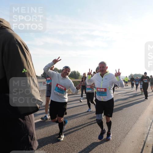 03.10.2025 - Köhlbrandbrückenlauf Fabian Wolf http://msf.ph/oto/9013092 03.10.2025 09:23:42 Position 3 3677, 3675 meine-sportfotos.de