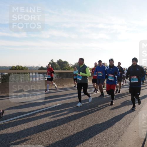 03.10.2025 - Köhlbrandbrückenlauf Fabian Wolf http://msf.ph/oto/9013392 03.10.2025 09:23:57 Position 3 49, 5, 3121, 3119 meine-sportfotos.de
