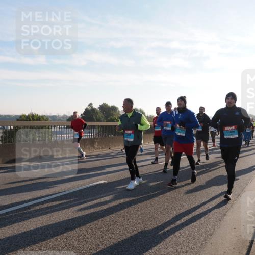 03.10.2025 - Köhlbrandbrückenlauf Fabian Wolf http://msf.ph/oto/9013397 03.10.2025 09:23:57 Position 3 3121, 3119 meine-sportfotos.de