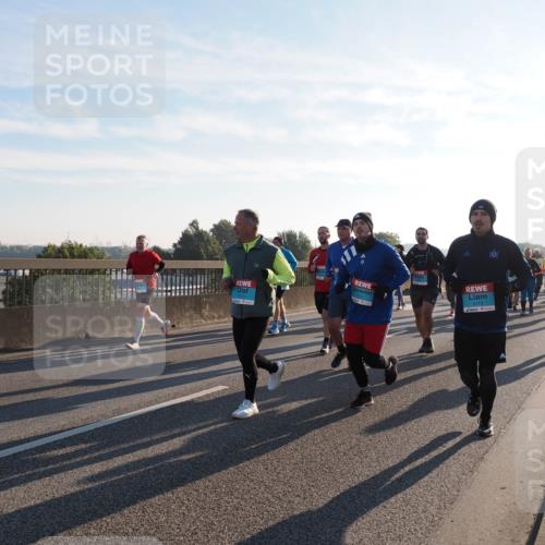 03.10.2025 - Köhlbrandbrückenlauf Fabian Wolf http://msf.ph/oto/9013403 03.10.2025 09:23:57 Position 3 8120, 3121, 3119 meine-sportfotos.de