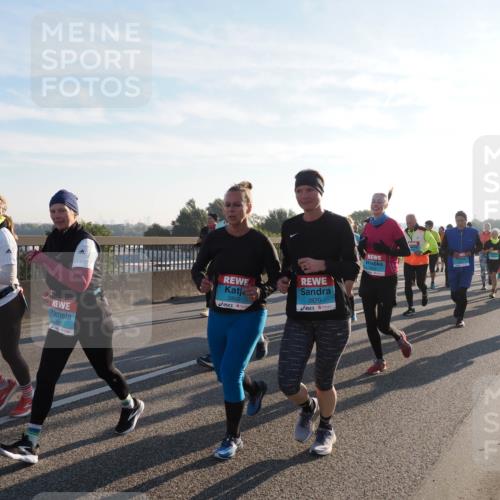 03.10.2025 - Köhlbrandbrückenlauf Fabian Wolf http://msf.ph/oto/9013461 03.10.2025 09:24:02 Position 3 3001, 2869, 2870 meine-sportfotos.de
