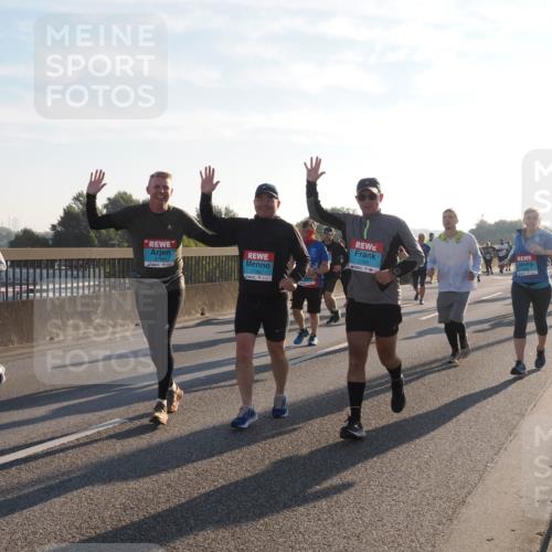 03.10.2025 - Köhlbrandbrückenlauf Fabian Wolf http://msf.ph/oto/9014291 03.10.2025 09:24:33 Position 3 2784, 2782, 2783 meine-sportfotos.de