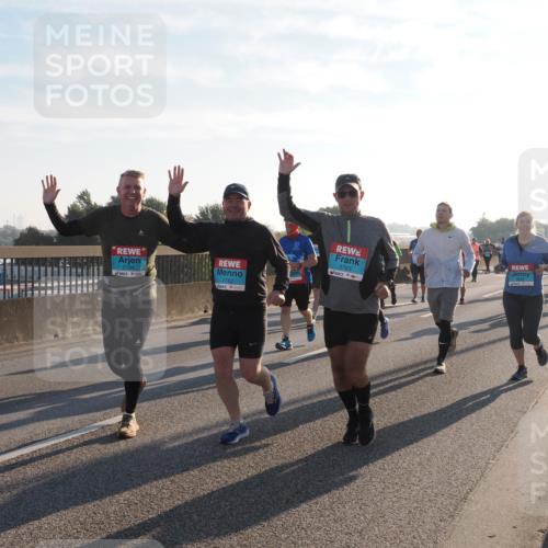 03.10.2025 - Köhlbrandbrückenlauf Fabian Wolf http://msf.ph/oto/9014298 03.10.2025 09:24:33 Position 3 2784, 2782, 2783 meine-sportfotos.de